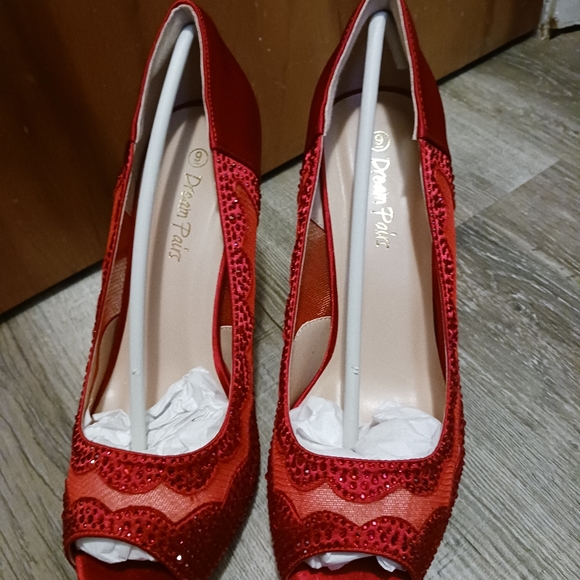 Like-New DREAM PAIRS Red Heels Sz 9 - Picture 3 of 16